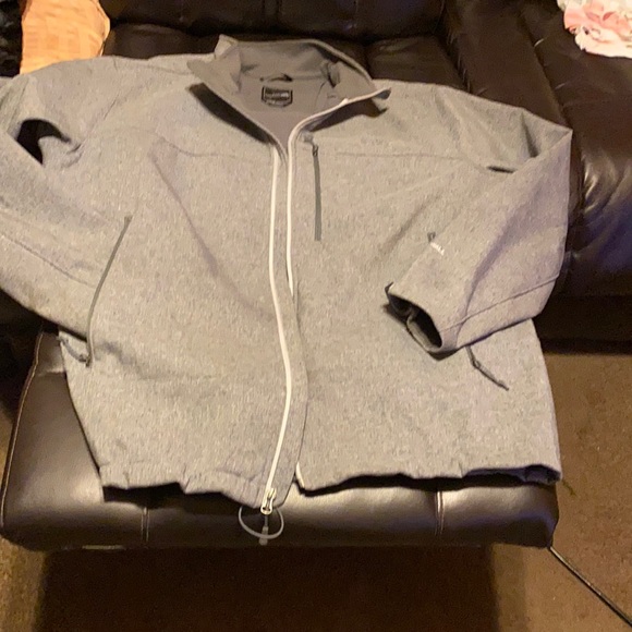 This is a men’s North Face jacket color grey size is 2XL - Picture 1 of 5